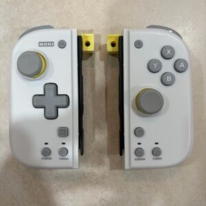 Hori Split Pad Compact - Light Gray and Yellow